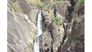 Mê mẫn với vẻ đẹp của thác Đê Kôn nằm gần cổng trời Mang Yang